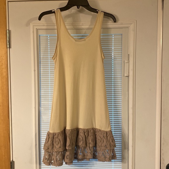 Long lace bottom tank - Picture 3 of 3